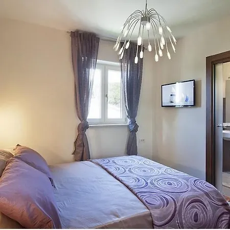 Villa Royal Blue Trget
