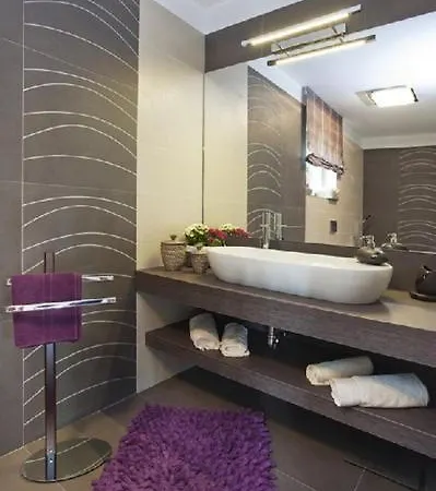 Villa Royal Blue Trget
